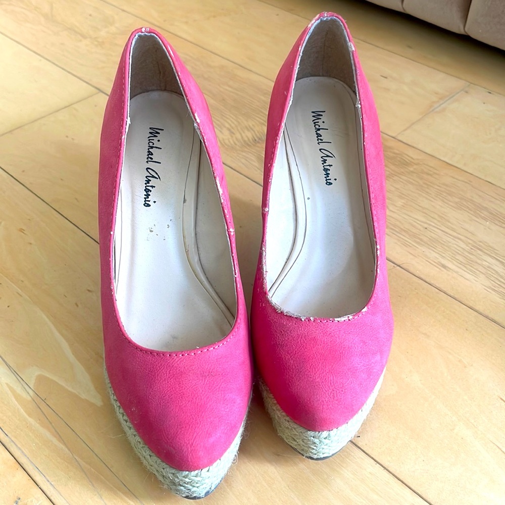 Pink / salmon wedges